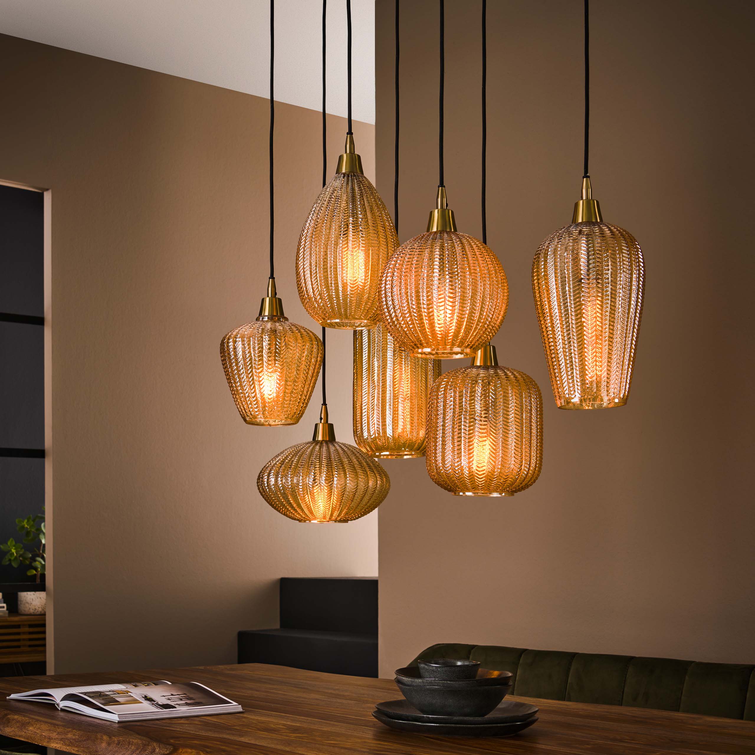 Lampe suspendue 4+3 mélange de motifs en forme de V / Verre ambré