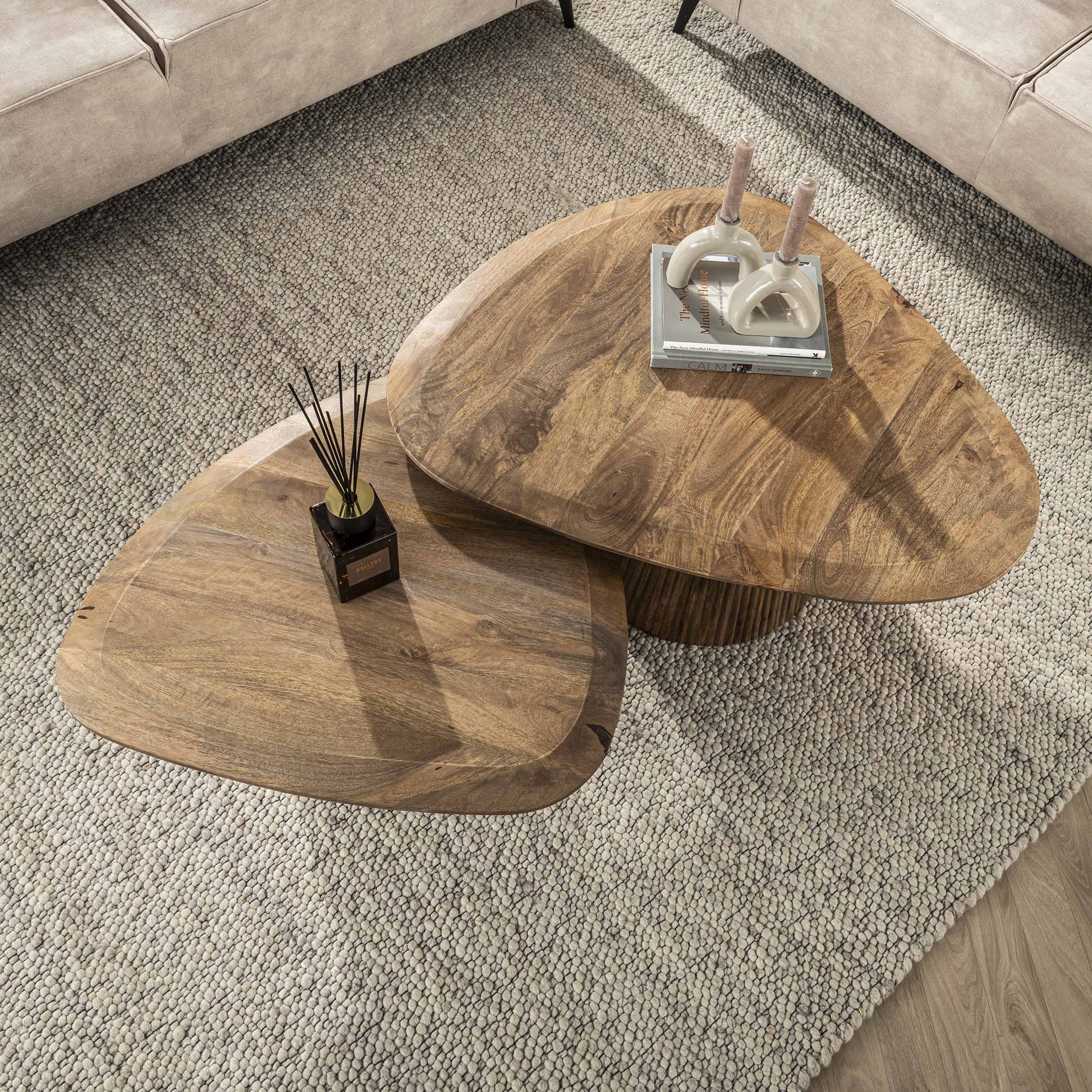 Table basse triangulaire Wave - lot de 2 - Manguier massif