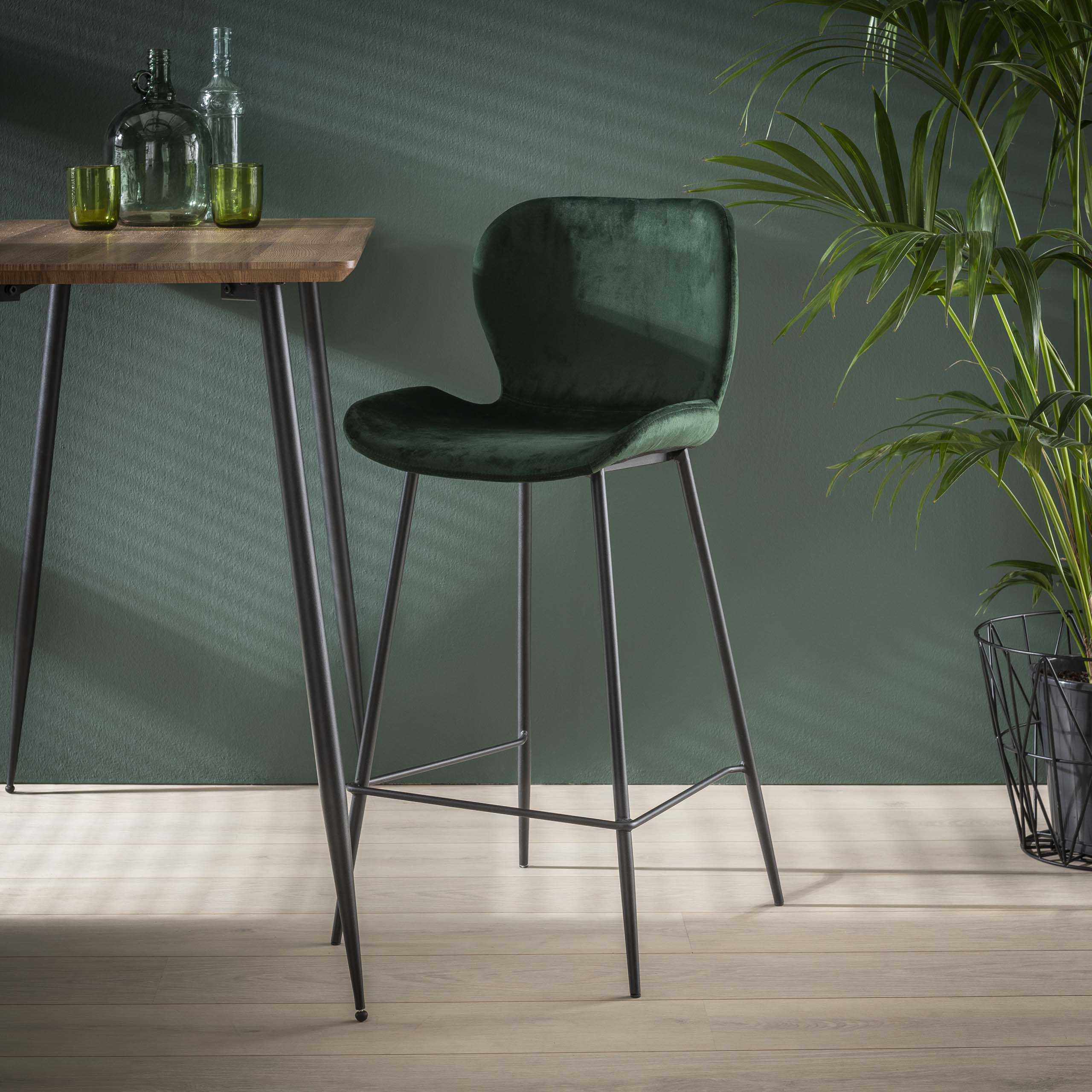 Tabouret de bar tube rond. VPE4 / Velours vert