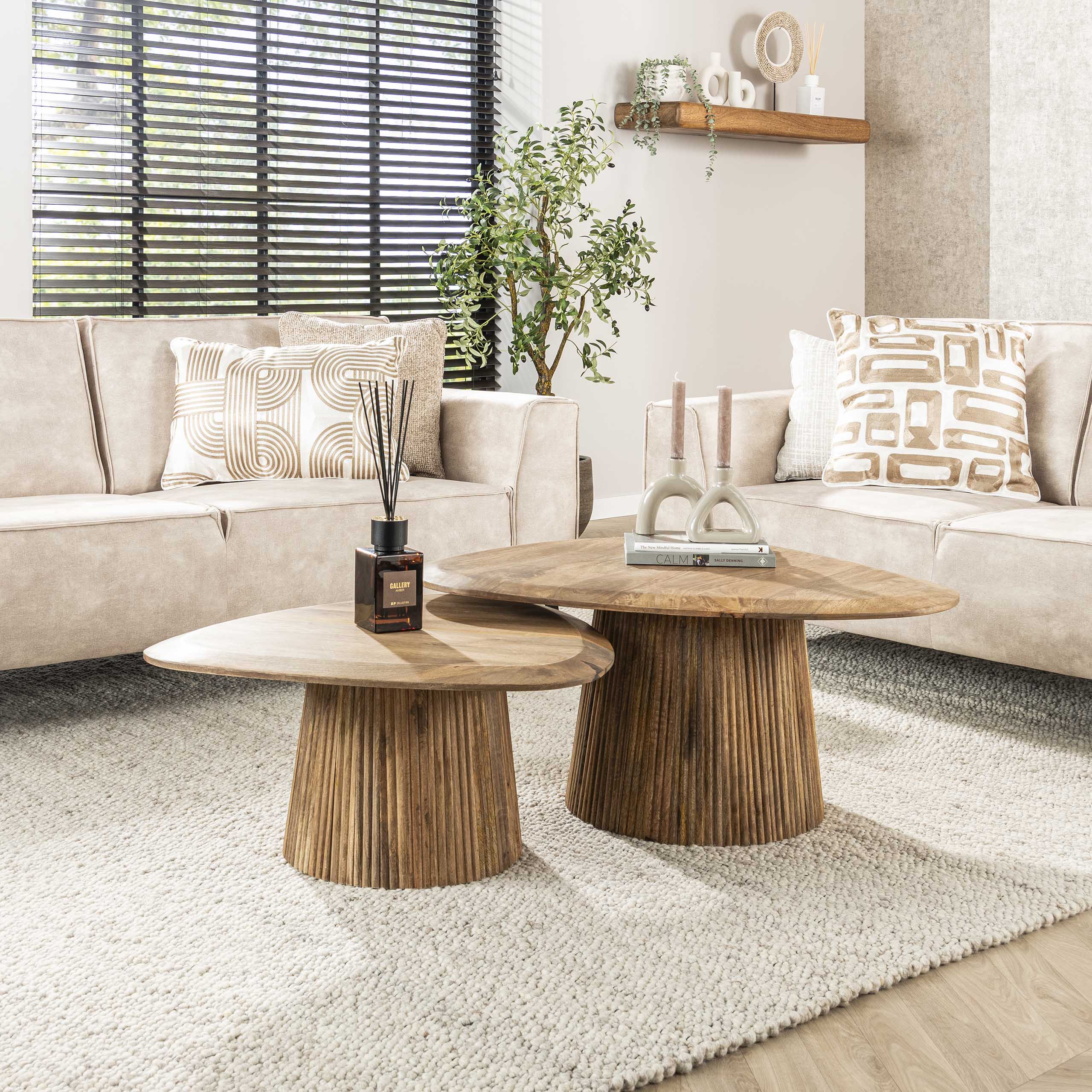 Table basse triangulaire Wave - lot de 2 - Manguier massif