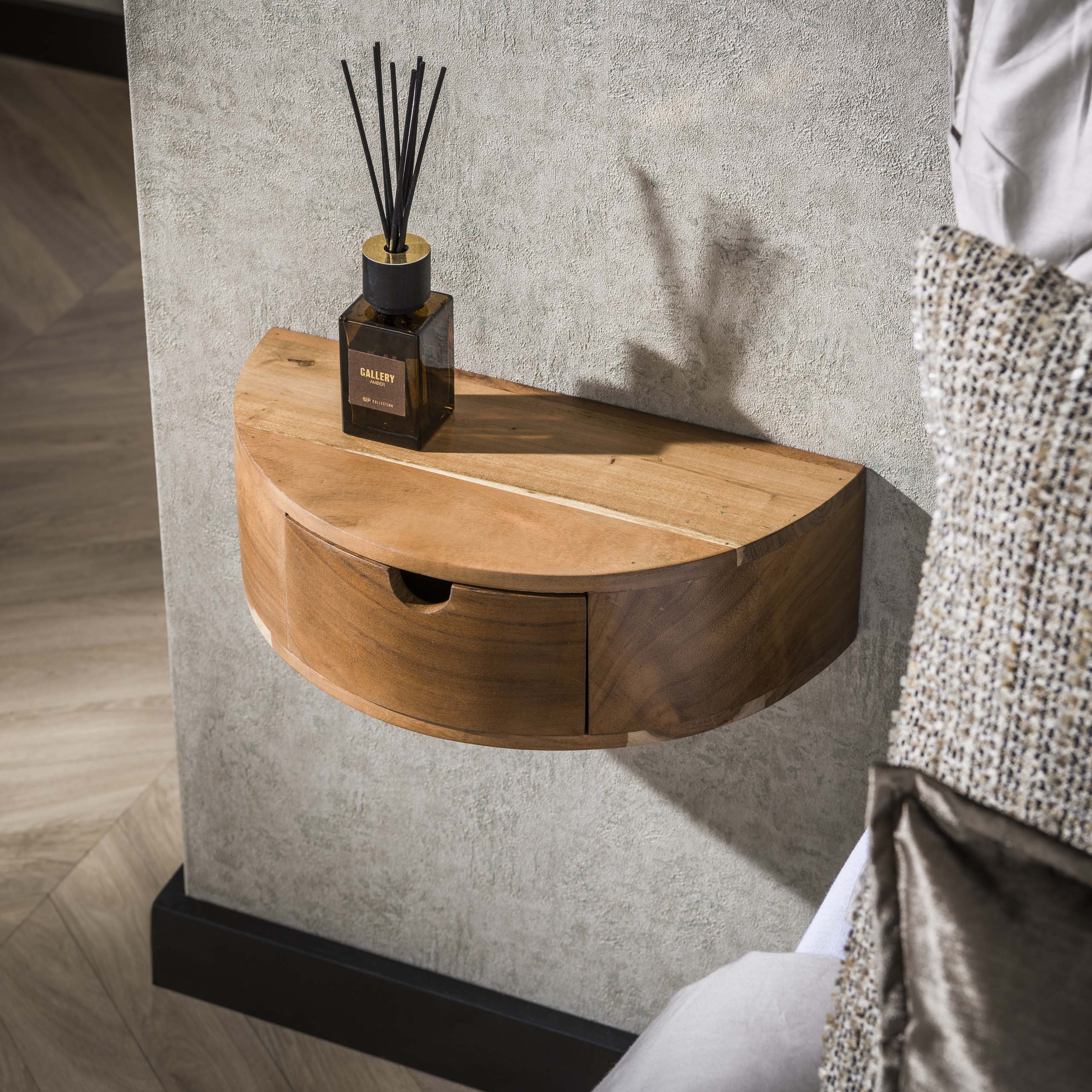 Table de chevet Curve flottante 1 tiroir - Acacia massif