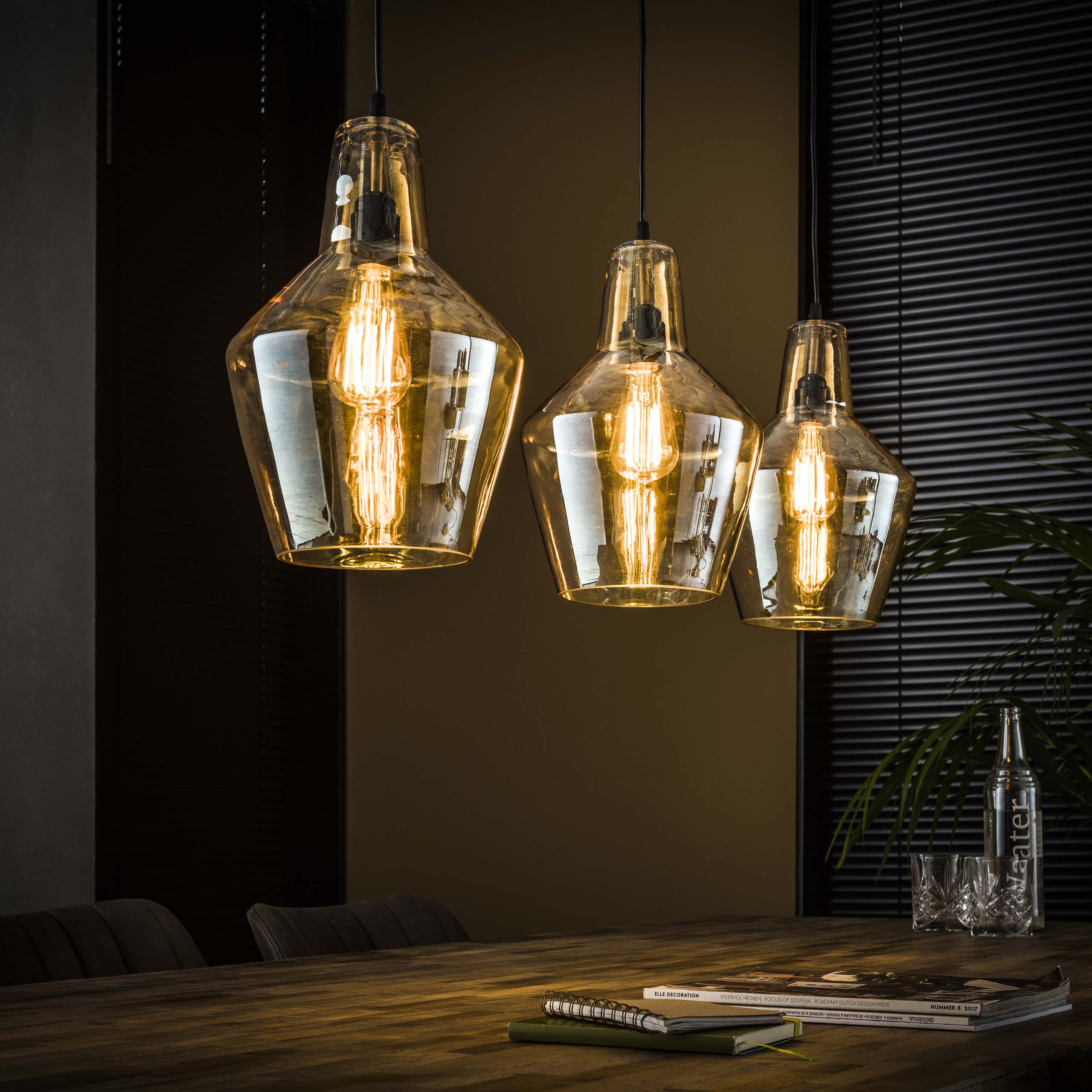 Lampe suspendue 3L cône en verre ambré / Vieil argent