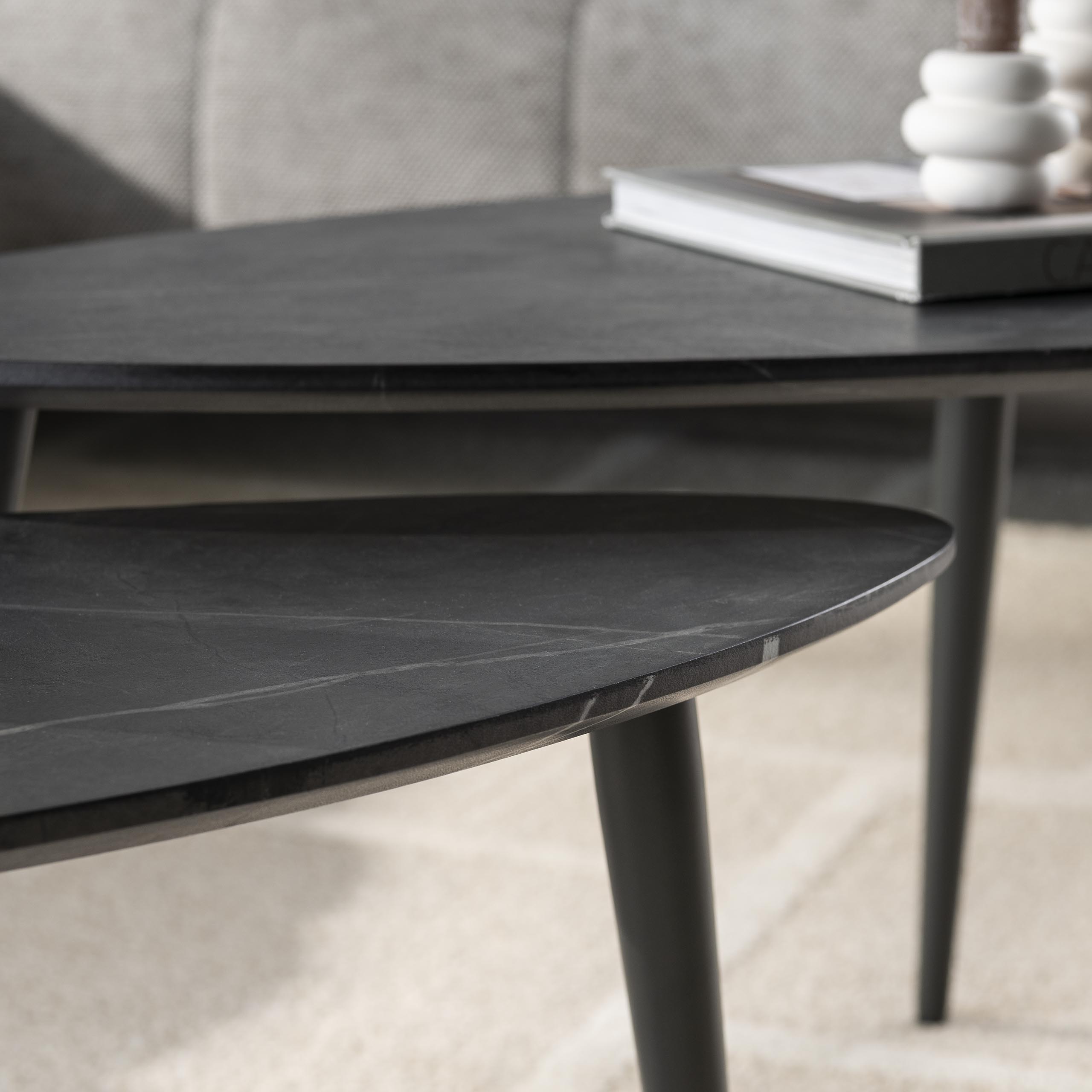 Set de 2 tables basses forme poire bio / 3D noir marron