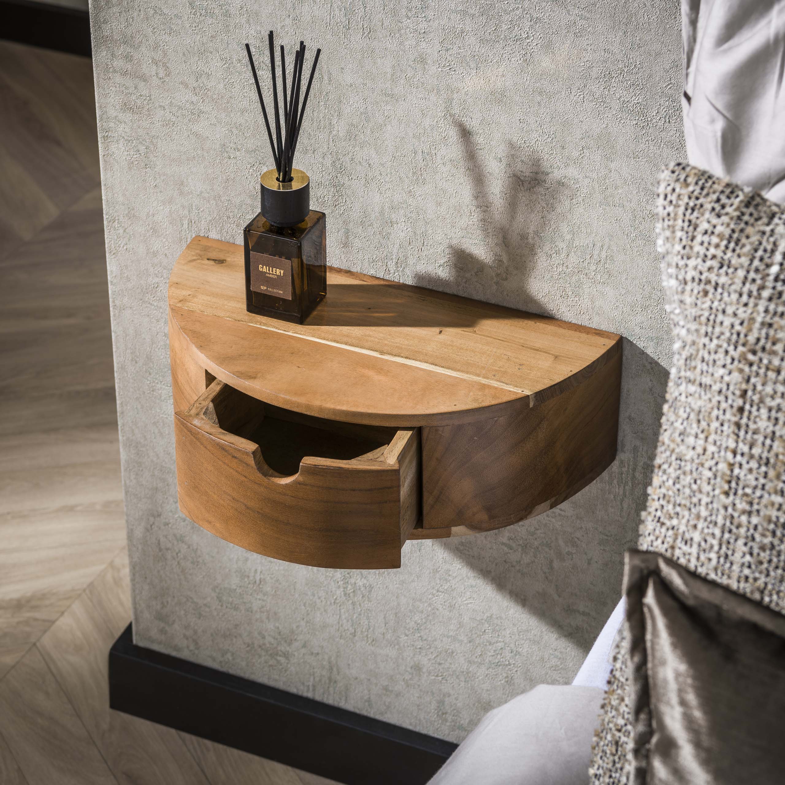 Table de chevet Curve flottante 1 tiroir - Acacia massif